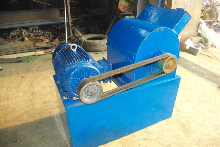 粉餅機，碎餅機，大餅打碎機，花生茶籽大豆餅粉碎機