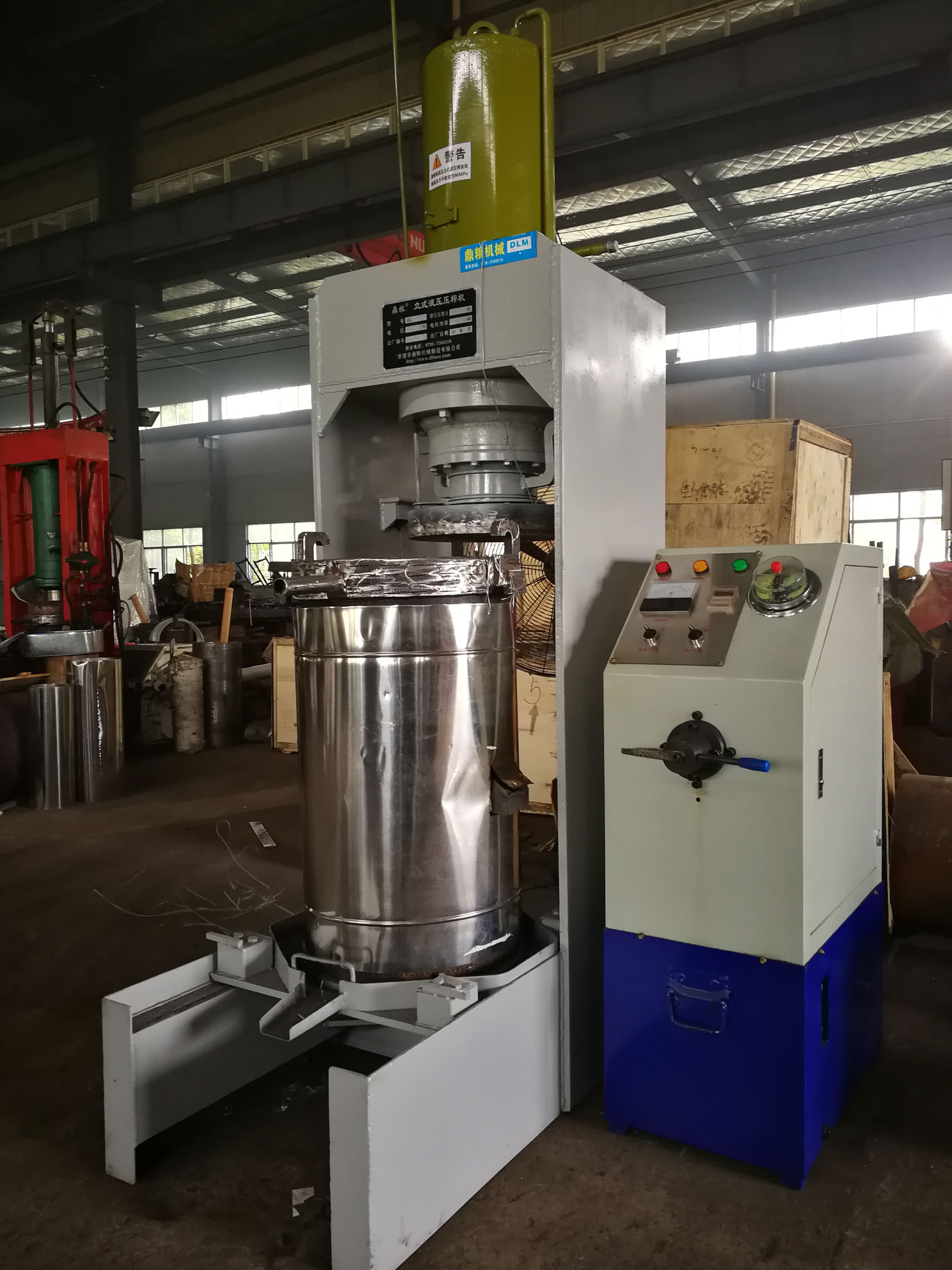 不銹鋼超高壓立式液壓壓榨機，果汁壓榨機，果渣壓榨機，藥材壓榨，油渣處理，白土壓榨